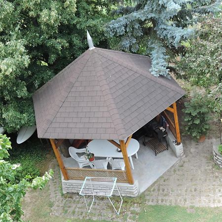 Fuevesi Vendeghaz Hotel Balatonfured Exterior photo