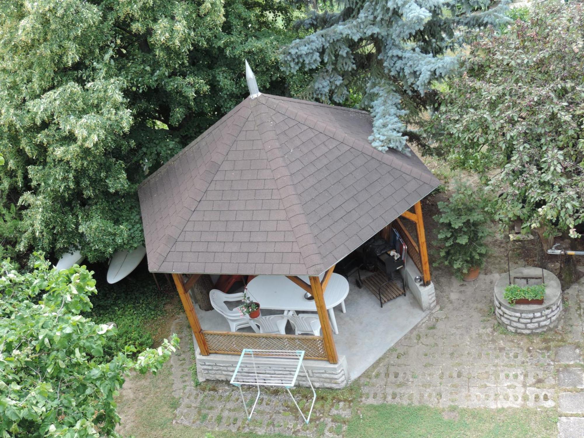Fuevesi Vendeghaz Hotel Balatonfured Exterior photo