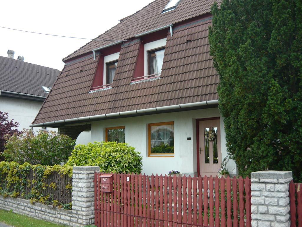 Fuevesi Vendeghaz Hotel Balatonfured Exterior photo